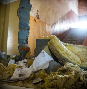 Asbestos in old home demo