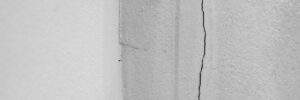 Home problem, building problem wall cracked need to repair.